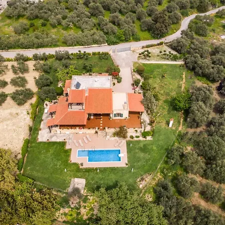 Athina Traditional By Be On Holidays Stalós