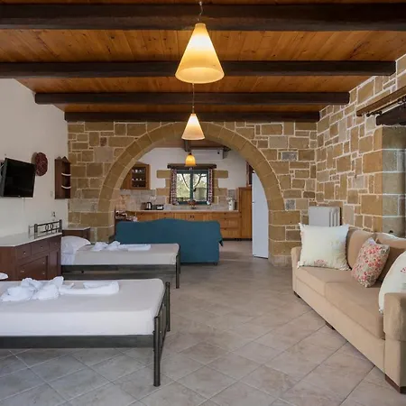 Athina Traditional By Be On Holidays Σταλός