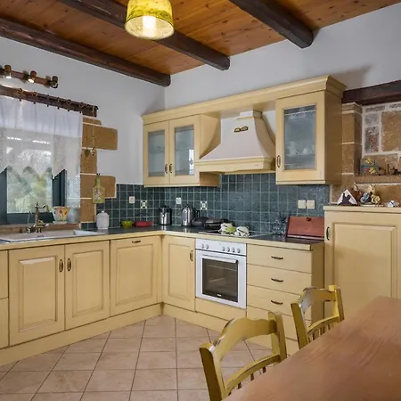 Athina Traditional By Be On Holidays