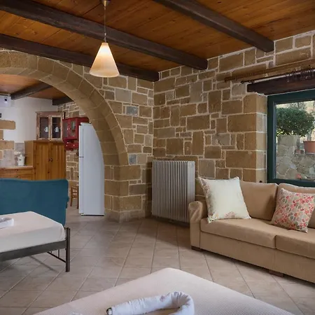 Athina Traditional By Be On Holidays